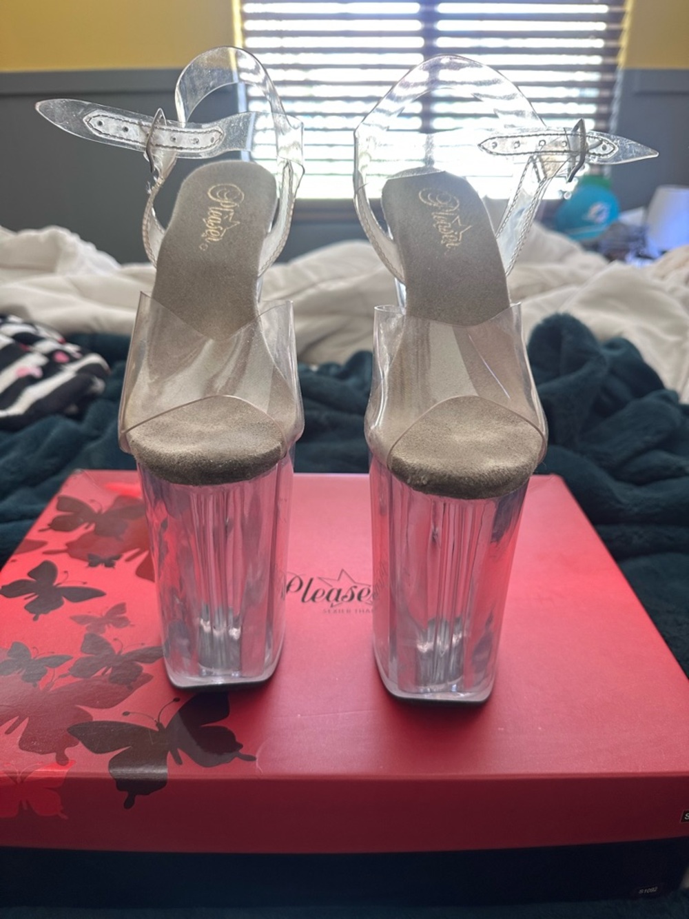 Pleaser clear 9 inch